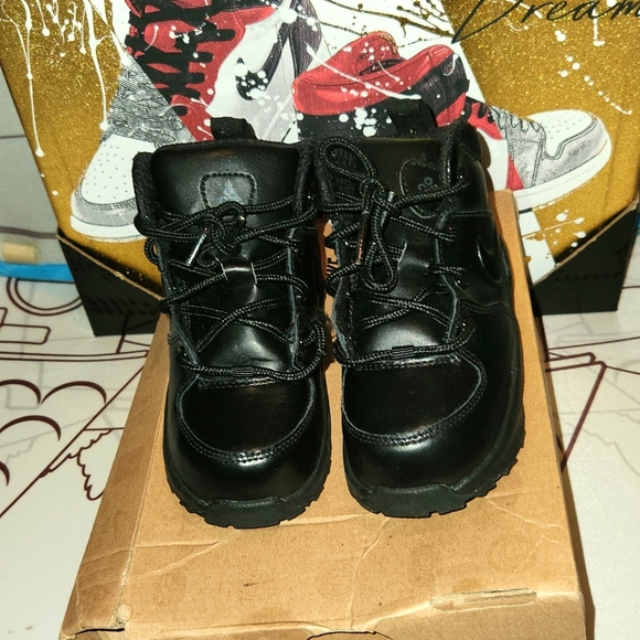 NIKE 7C BLACK BOOTS NWT IN BOX - Picture 1 of 7